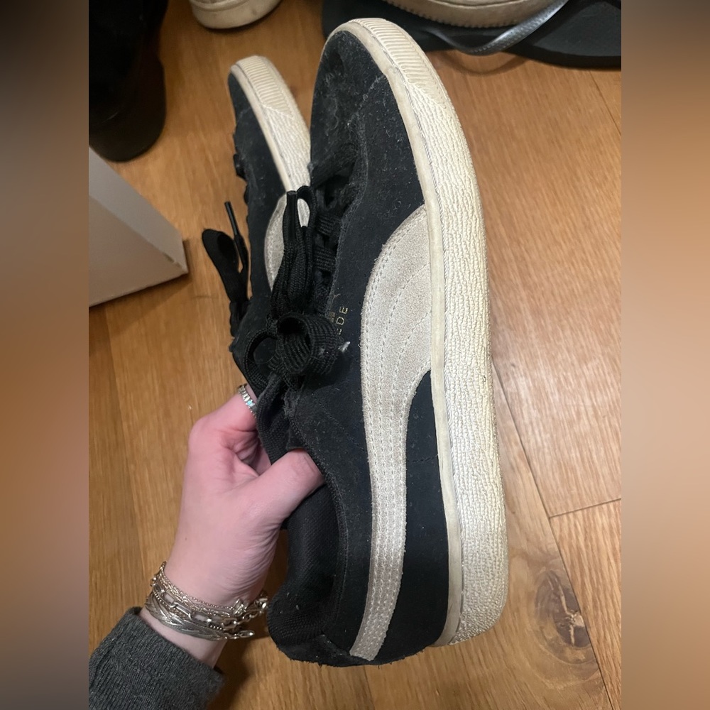 Puma suede sneakers size 8/8.5